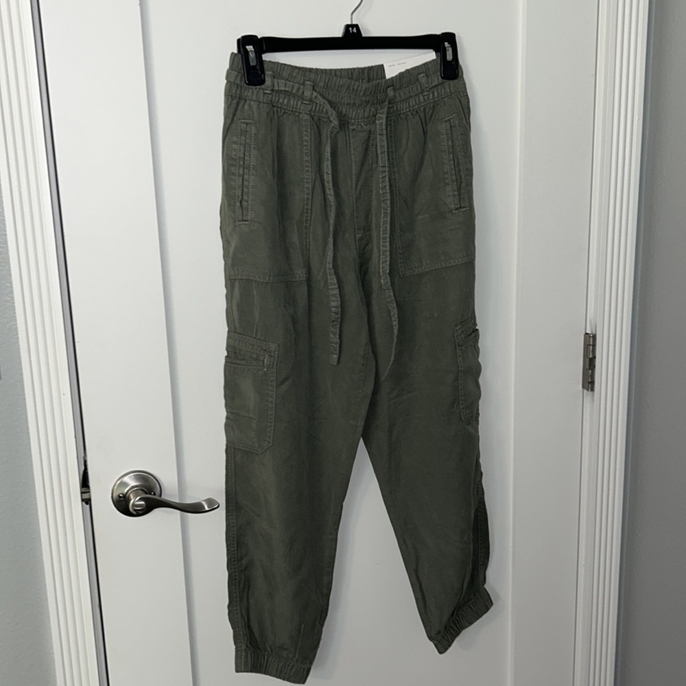 American Eagle Cargo Jogger Pants!
Size XS Short! NWT! - Picture 1 of 6